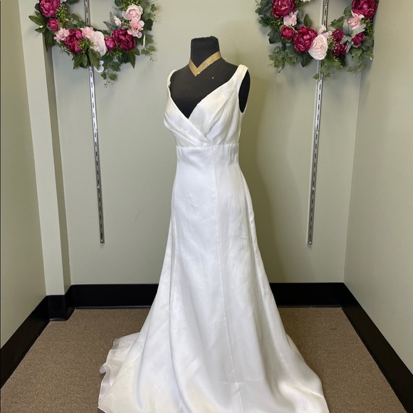 Watters Designer Wedding Dress, Size 10, Store Sample, On Sale !! - Picture 4 of 4